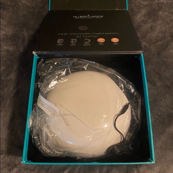 NEW NuBrilliance In-home Microdermabrasion machine. Sells on Amazon for $249! - Picture 4 of 13